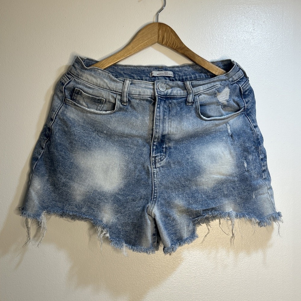 SO‎ SUPER HIGH RISE BOYFRIEND DISTRESSED SHORTS SIZE 13/31W Juniors